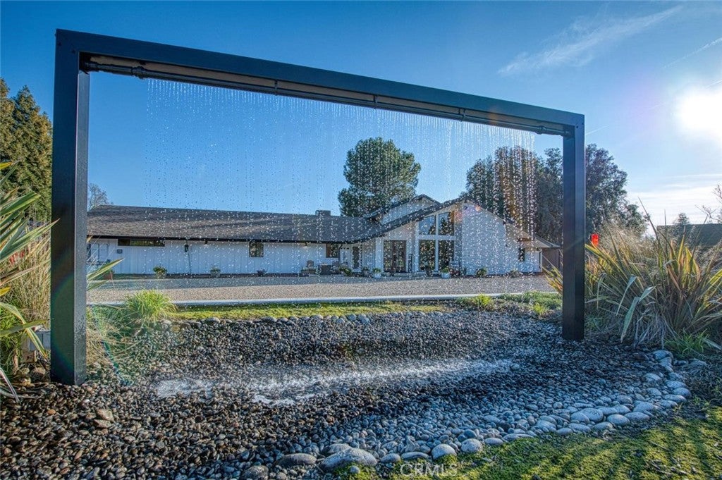 11735 E Santa Ana