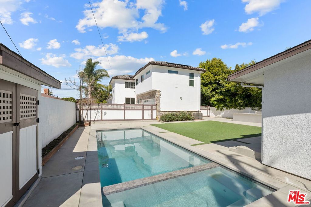 1352 Palms Boulevard