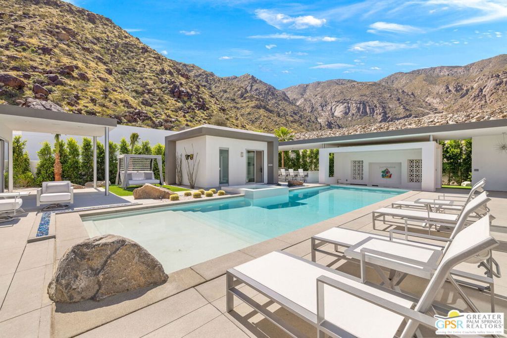 Photo of 979 Las Palmas Estates Drive, Palm Springs, CA 92262 (MLS # 26665153PS)