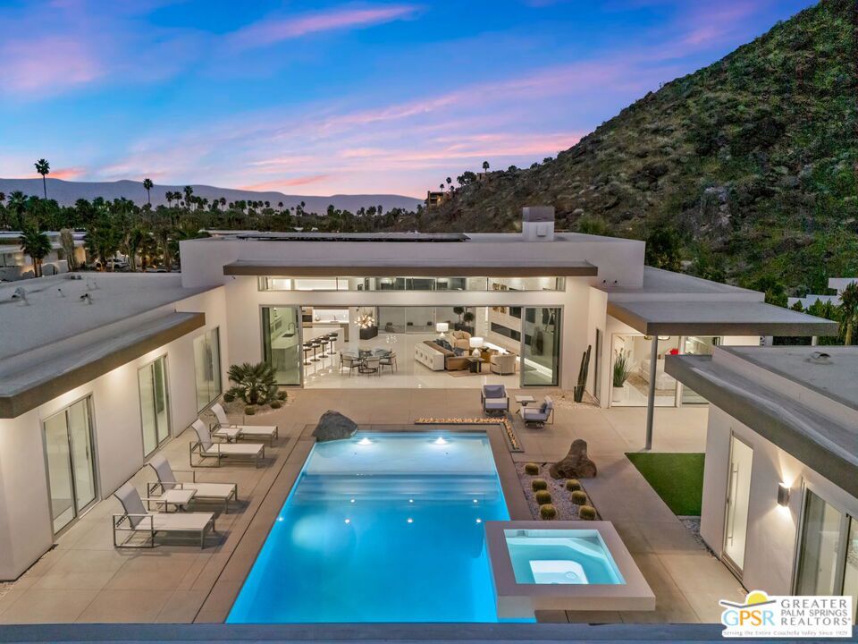 979 Las Palmas Estates Drive