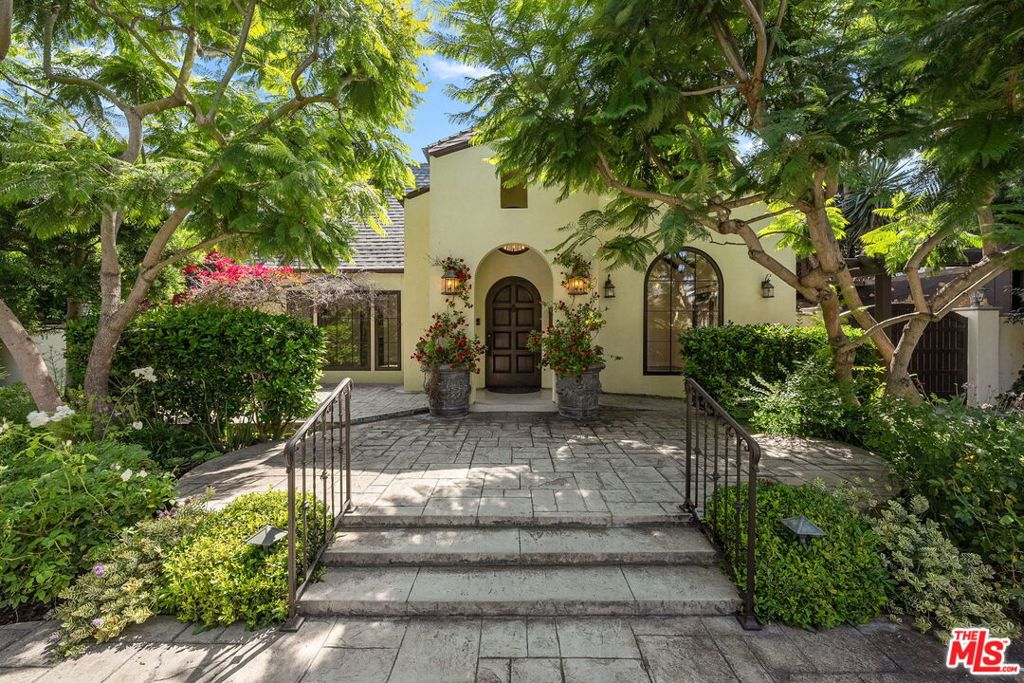 Located in the heart of Santa Monica in the North of Montana neighborhood. This beautifully maintained 5-bedroom, 3.5-bath home offers nearly 4,000 sq ft of living space on an oversized lot. The thoughtful layout includes 3 bedrooms upstairs, with a guest bedroom and 2 separate office spaces downstairs, perfect for today's flexible lifestyle. Filled with natural light, the home features hardwood floors throughout and timeless character. Just moments from Montana Avenue's shops and restaurants, the beach, and the Promenade, this is a rare opportunity to lease a spacious property in one of Santa Monica's most desirable neighborhoods.