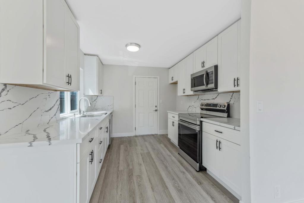 Single Story hidden gem on a huge lot (possible for ADU). Extensively remodeled, Featuring New Flooring, Kitchen, Bathrooms, Interior and exterior paint, new dual pane windows, doors, garage door, Landscaping, appliances. One year old roof. New planted trees and plants on front/back yards. Great commute location and easy access to the freeways 101, 87 and 85. Centrally located close to commercial shopping, schools, malls. You must see it to appreciate it!