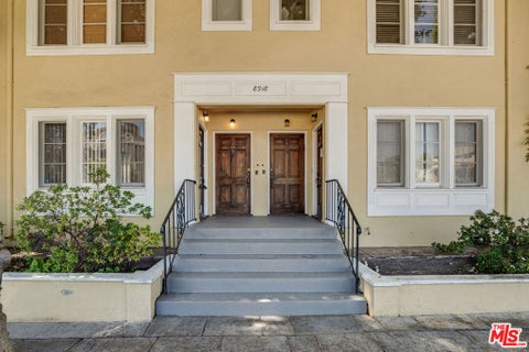 Photo of 8918 Burton Way #2, Beverly Hills, CA 90211 (MLS # 26856839)