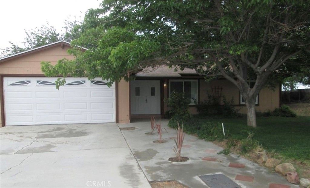 Photo of 40754 179th St E, Lancaster, CA 93535 (MLS # SR25244737)