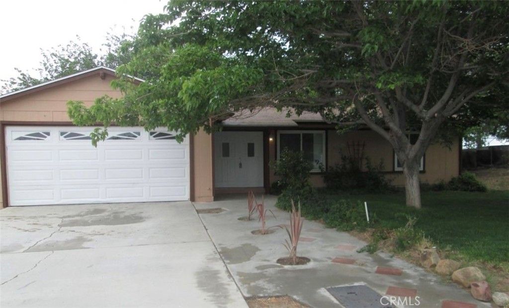 Photo of 40754 179th St E, Lancaster, CA 93535 (MLS # SR25244737)