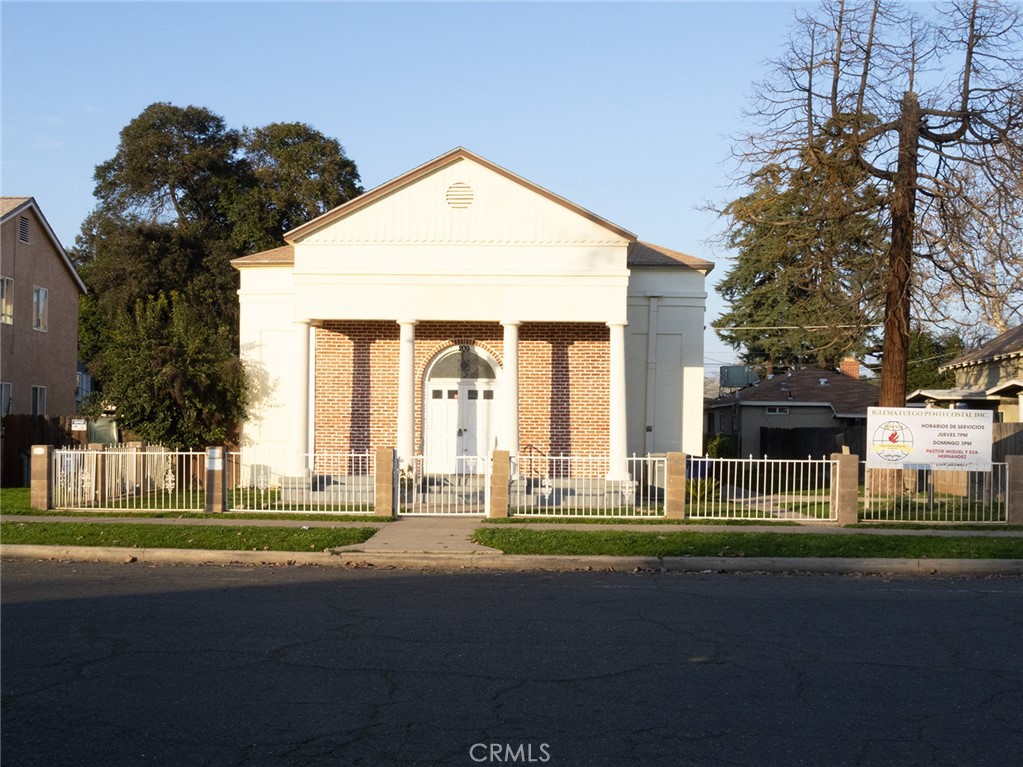 Photo 1 of 10 — 203 W 20th, Merced, CA 95340