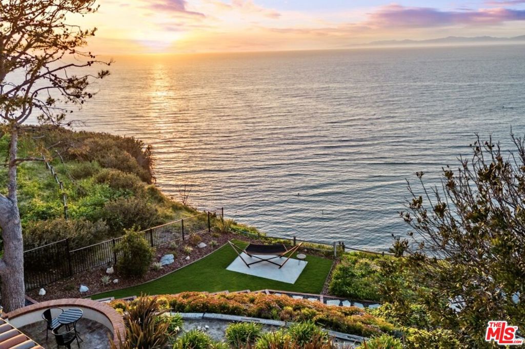 1115 Palos Verdes Drive West Drive