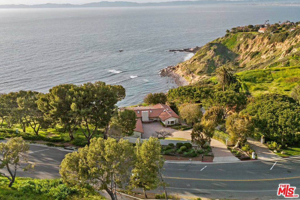 1115 Palos Verdes Drive West Drive
