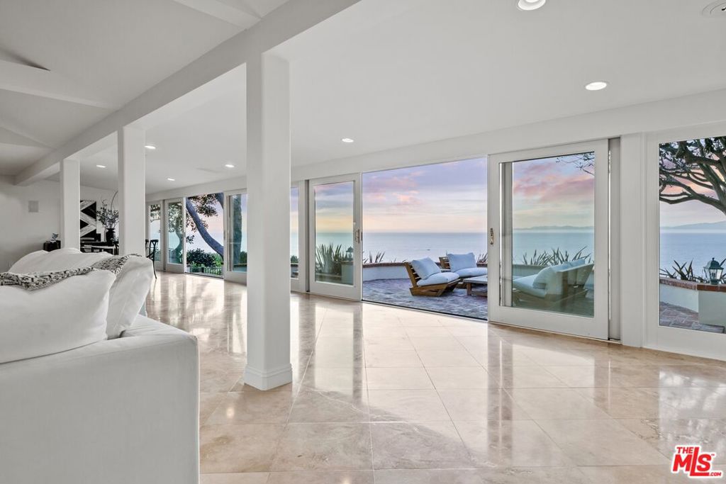 1115 Palos Verdes Drive West Drive