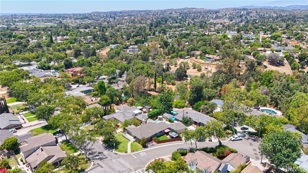 701 W Valley View Drive