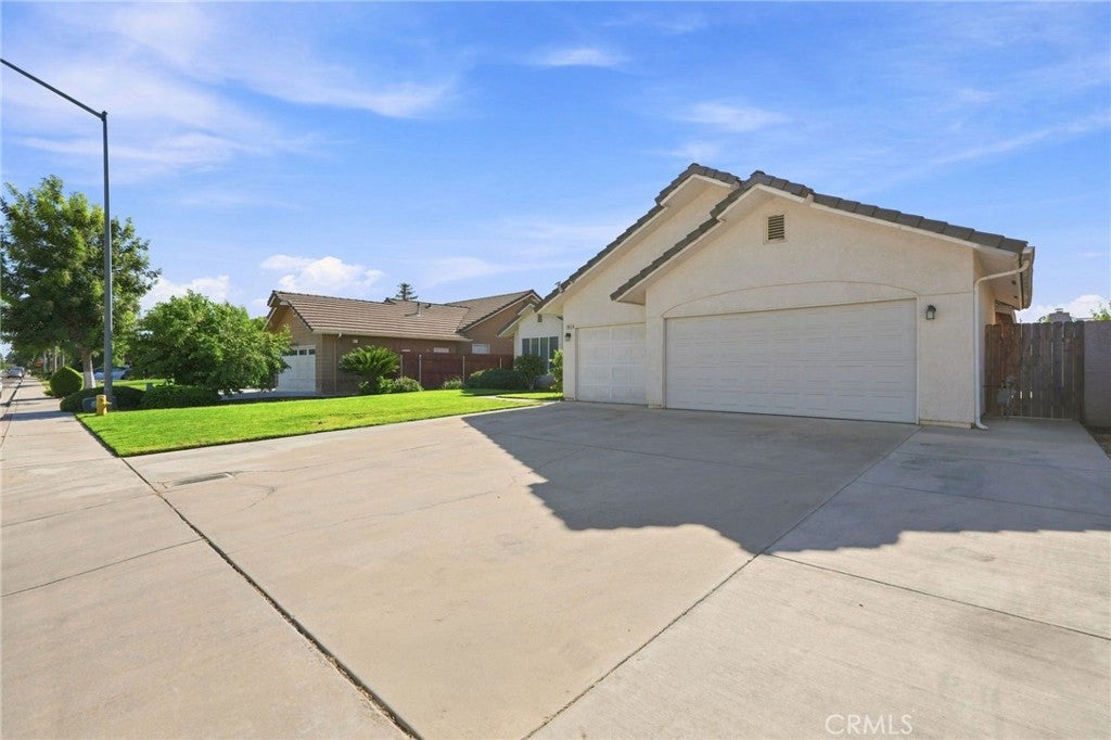 1601 N Eaton
