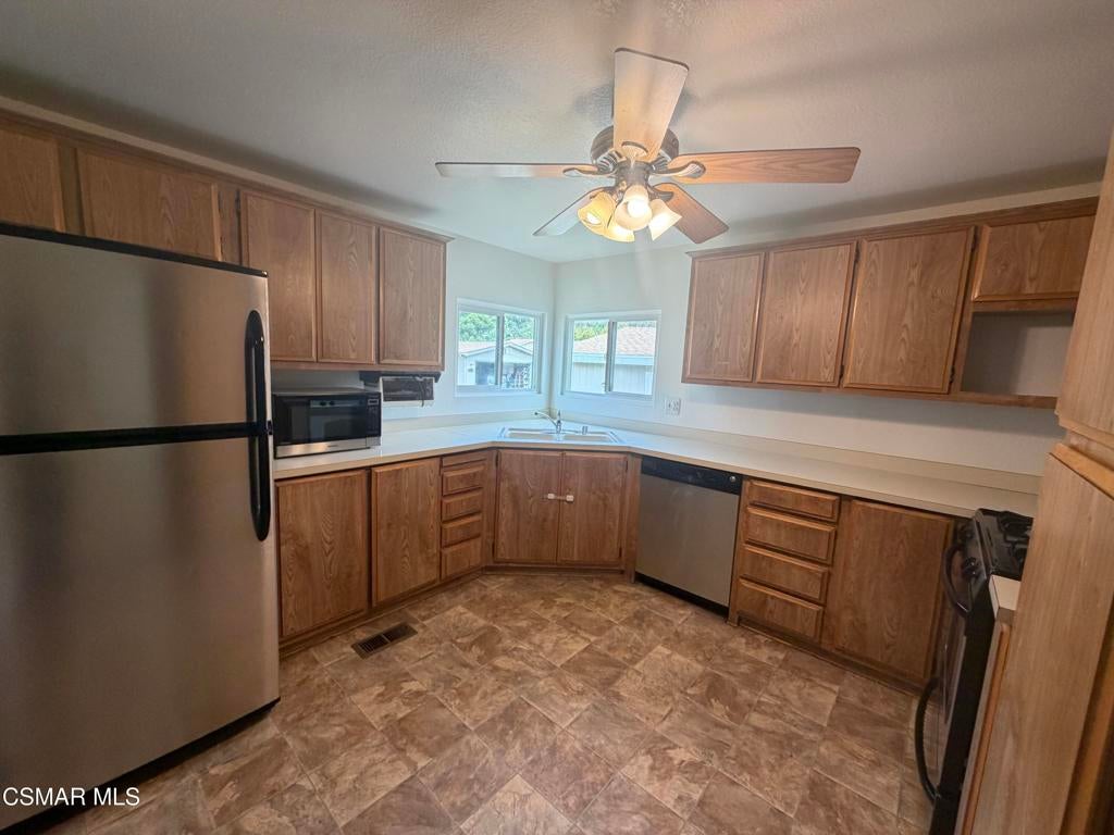 15455 Glenoaks Boulevard 489