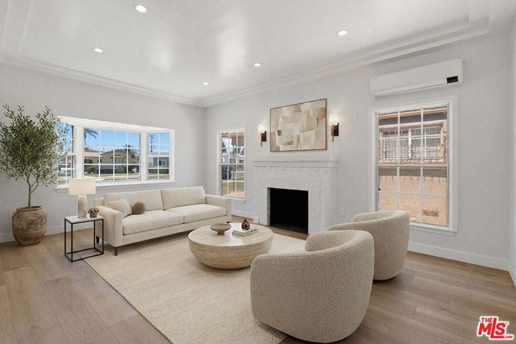 9470 Harvard Boulevard, Los Angeles CA 90047