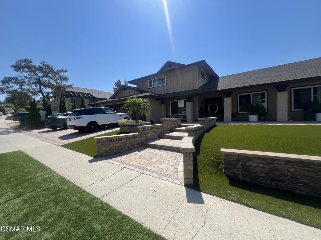 334 W Avenida De Las Flores