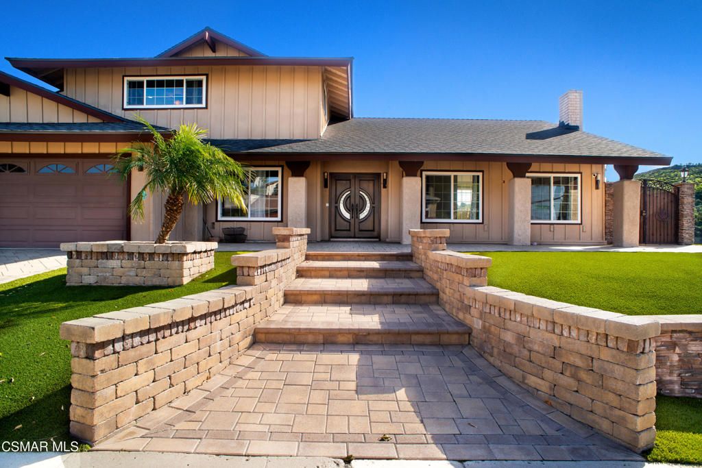 Photo of 334 W Avenida De Las Flores, Thousand Oaks, CA 91360 (MLS # 226000360)