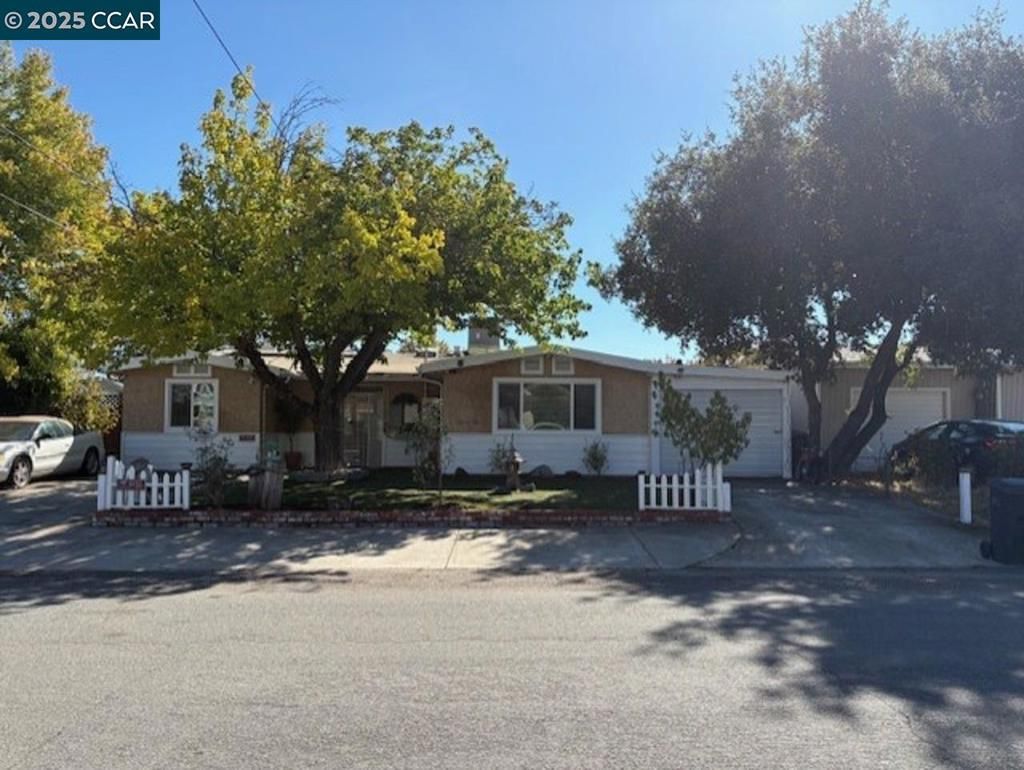 Photo of 12753 Shoreview Dr, Clearlake Oaks, CA 95423 (MLS # 41116802)