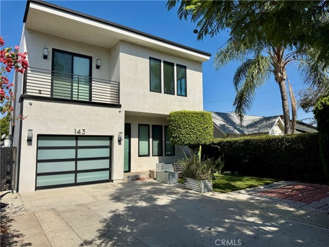 Photo of 143 N Ardmore Avenue, Los Angeles, CA 90004 (MLS # WS26148110)
