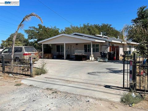 Photo of 580 S Airport Way, Manteca, CA 95337 (MLS # 41132773)