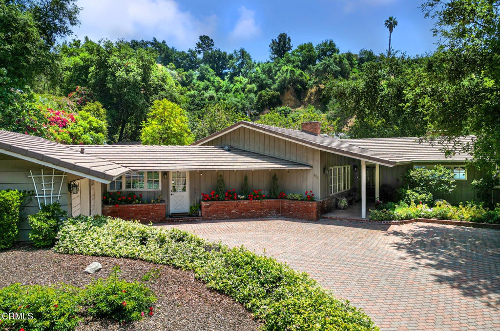 2210 Brambling Lane, Pasadena CA 91107