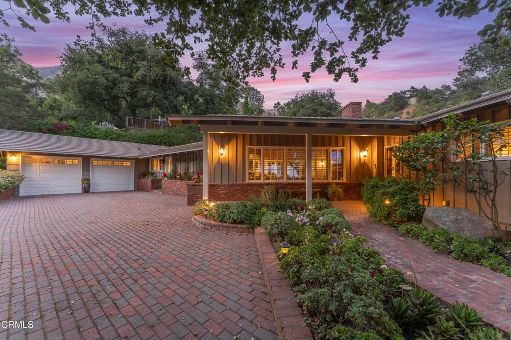 2210 Brambling Lane