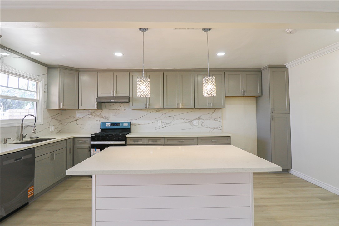 2432 W Rainbow Avenue