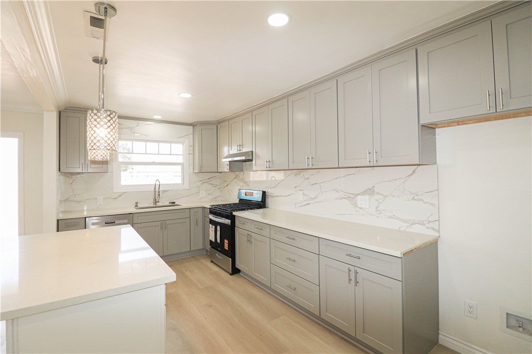 2432 W Rainbow Avenue