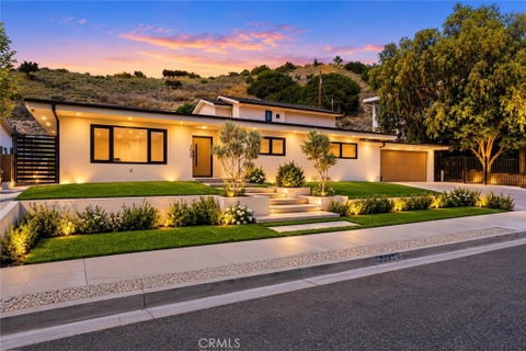 Photo of 3029 Trudi LN, Burbank, CA 91504 (MLS # GD26226623)