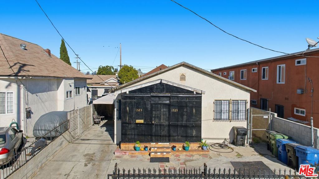 1523 E Vernon Avenue, Los Angeles CA 90011