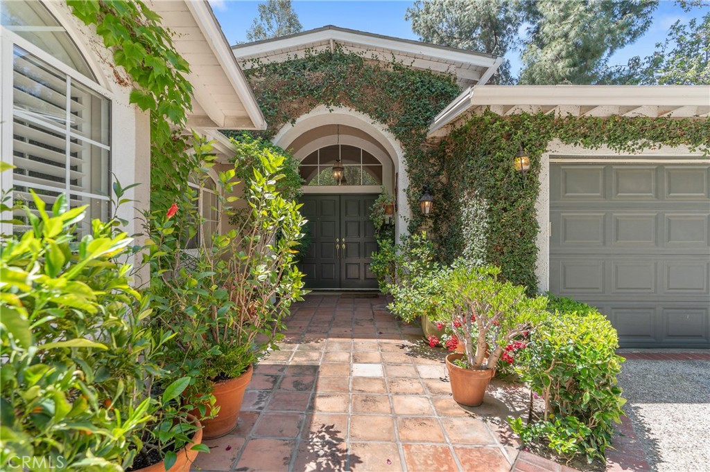 Properties 3 3818 Hayvenhurst Avenue