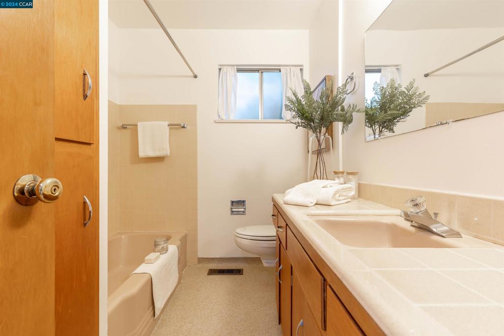 EL CERRITO - Residential