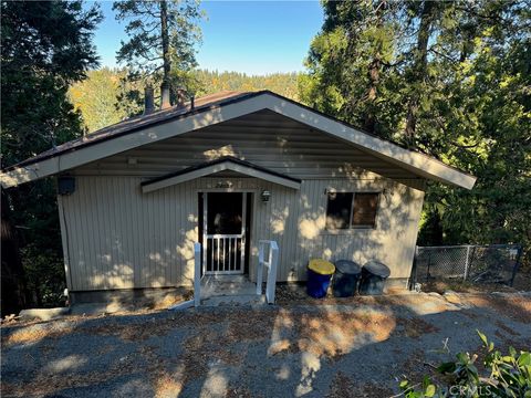 Photo of 24058 Cresta, Crestline, CA 92325 (MLS # IG26051602)
