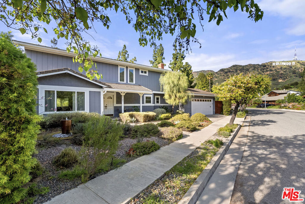 3127 Arrowhead Drive