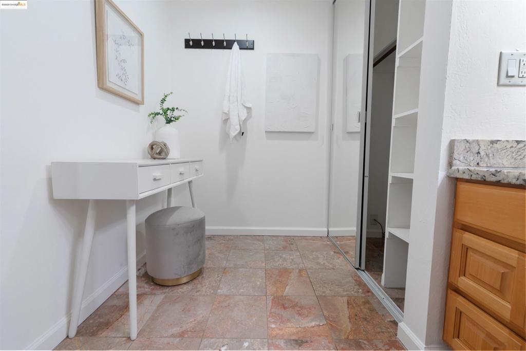 ROCKRIDGE AREA - Residential