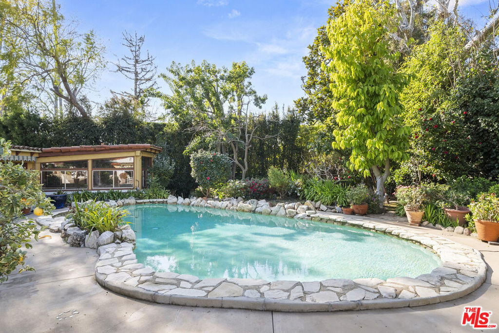 334 N Carmelina Avenue
