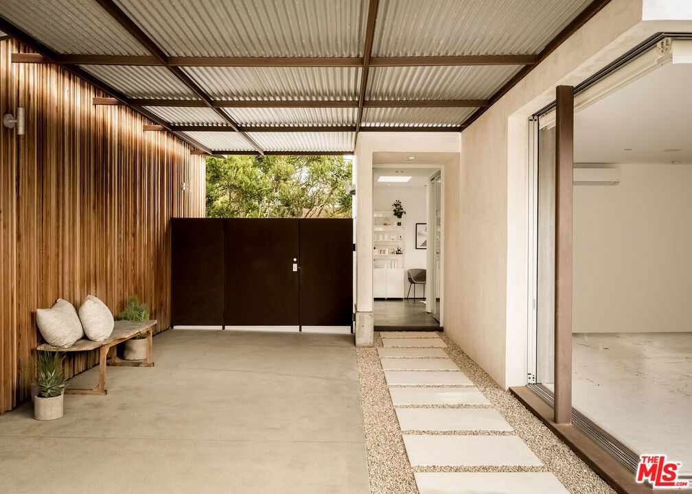 Photo of 1347 Palms Boulevard, Venice, CA 90291 (MLS # 26859023)