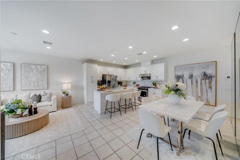 Photo of 105 High Meadow Mdw, Lake Forest, CA 92610 (MLS # OC25223142)