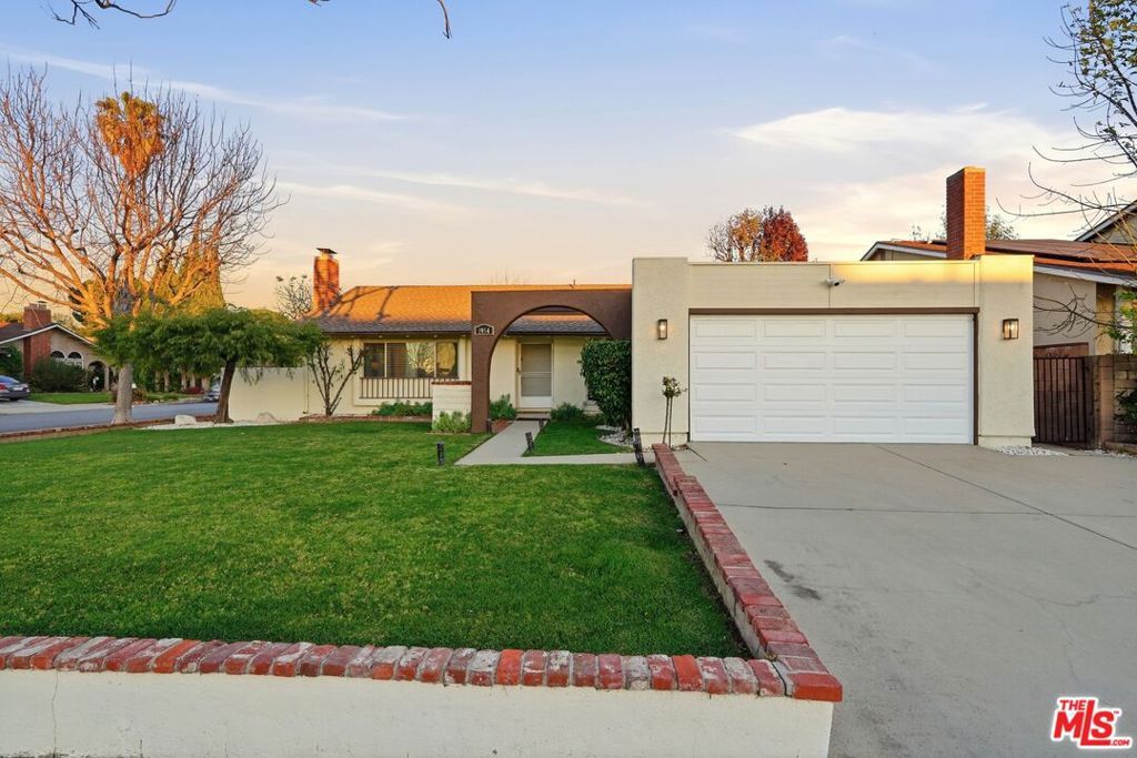 Photo of 1954 Claudia Avenue, Simi Valley, CA 93065 (MLS # 26659445)