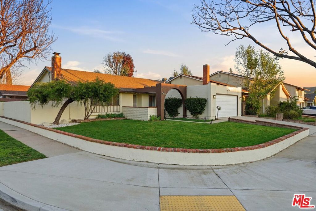 Photo of 1954 Claudia Avenue, Simi Valley, CA 93065 (MLS # 26659445)