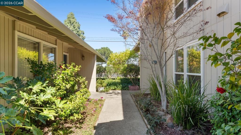 Photo of 90 Rolling Green Cir Cir, Pleasant Hill, CA 94523 (MLS # 41125761)