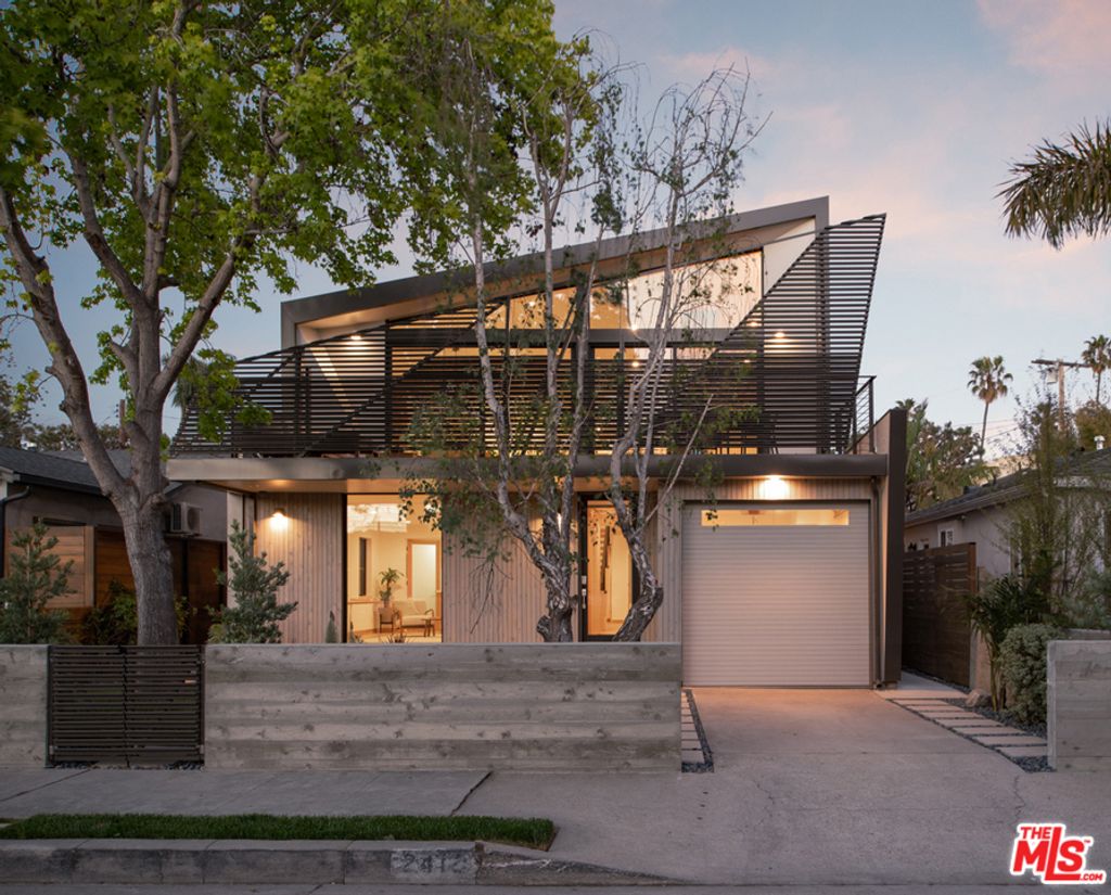 Photo of 2412 Bryan Avenue, Venice, CA 90291 (MLS # 21756032)
