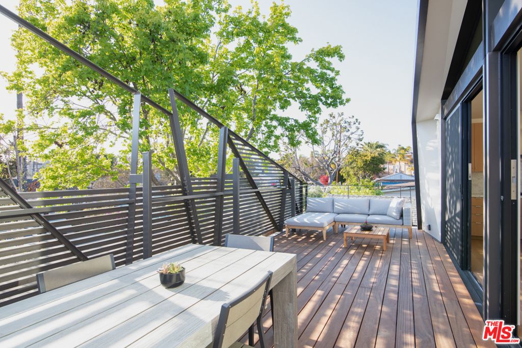 Photo of 2412 Bryan Avenue, Venice, CA 90291 (MLS # 21756032)