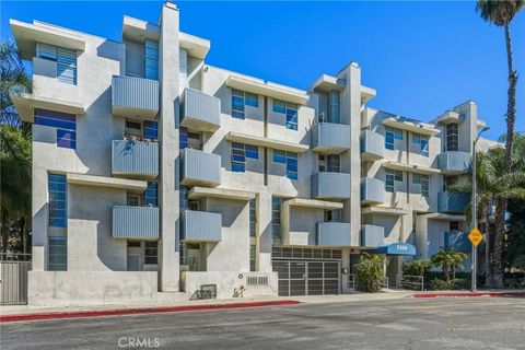 Photo of 5350 White Oak Avenue #212, Encino, CA 91316 (MLS # SR26057748)