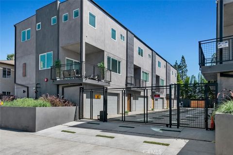 Photo of 13538 Vanowen Street #5, Valley Glen, CA 91405 (MLS # SR25237946)