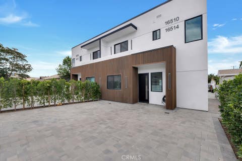 Photo of 16510 San Fernando Mission Blvd Blvd, Granada Hills, CA 91344 (MLS # SR26175893)