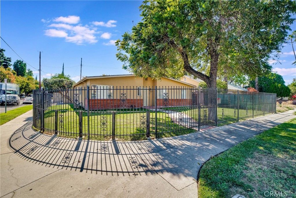 Photo of 20300 Sherman Way, Winnetka, CA 91306 (MLS # SR25246940)