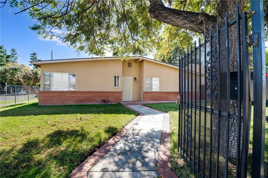 Photo of 20300 Sherman Way, Winnetka, CA 91306 (MLS # SR25246940)