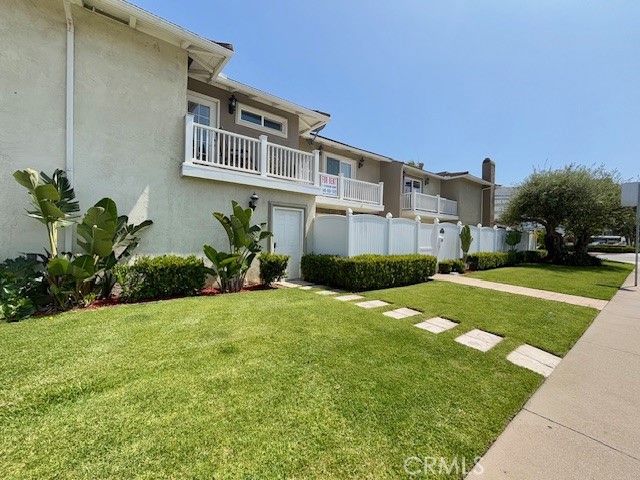 This 5 bedroom 3 bath extremely large single home was constructed in 2007. Part of a four-home complex at the corner of Patrice and Flagship, across the street from Hoag Hospital in a quiet neighborhood of Newport Beach. The home is two-story with more than 2600 SF of living space. Has new hardwood floors in downstairs living area. bedrooms with an additional bonus room for an office or an extra bedroom. The unit has a private enclosed yard area, full size washer/dryer hook ups, 2 fireplaces, jacuzzi, tub, walk in closets, travertine floors, crown molding throughout, granite countertops in the bathrooms and kitchens, and stainless-steel appliances, including refrigerator.
The lease term is for 1 year or longer. Pets ok with pet deposit.