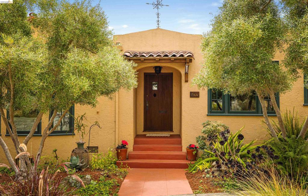 1564 Beverly Pl