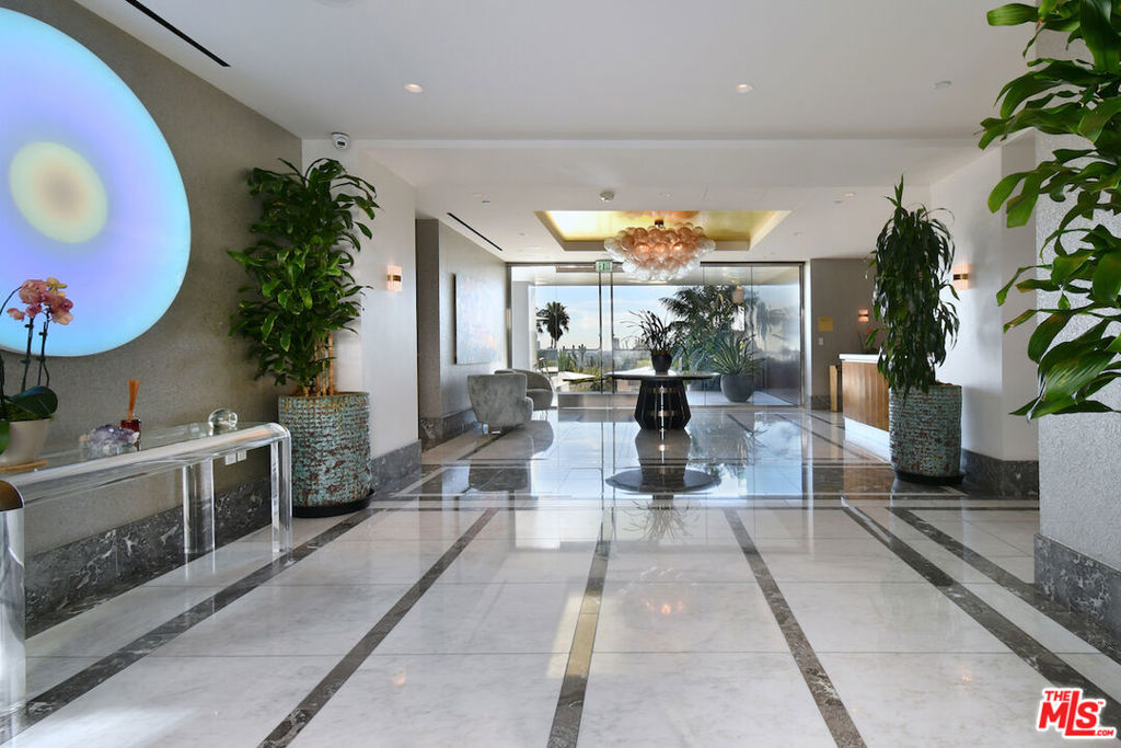 8420 W Sunset Boulevard 403