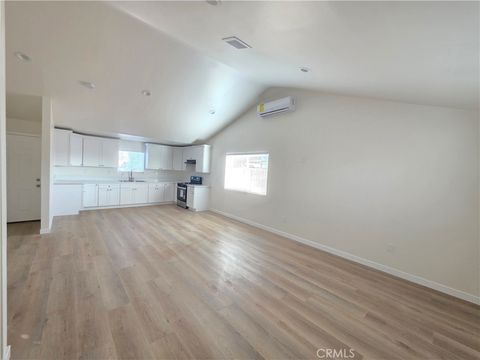 Photo of 7315 Ensign Ave, Sun Valley, CA 91352 (MLS # SR26039088)